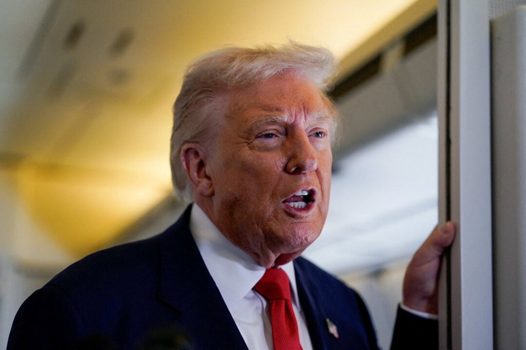 Тръмп сменя позицията си и призовава republican депутатите да подкрепят публикуването на досиетата на Епстайн