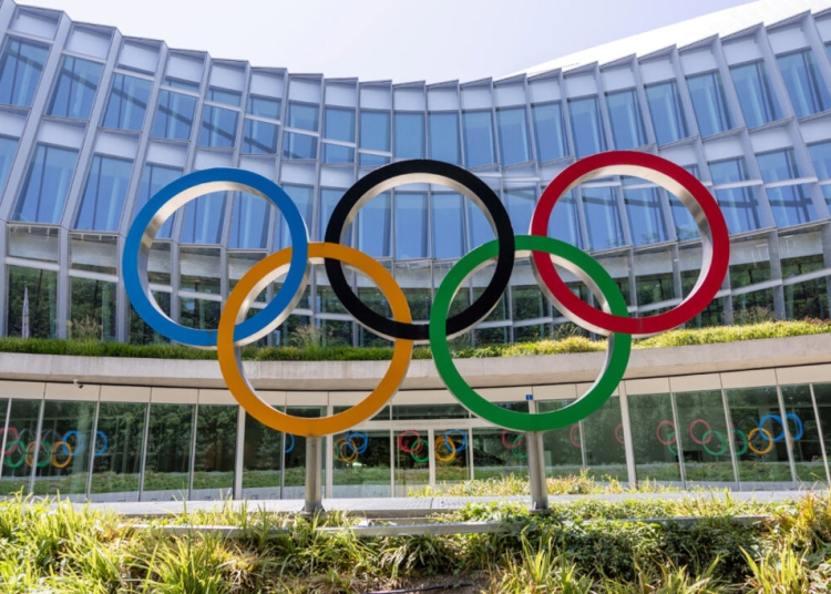 Олимпийският комитет се насочва към забрана за участие на трансджендър спортисти в женските спортове 1 Олимпийският комитет се стреми да забрани участието на трансжени в женските спортове