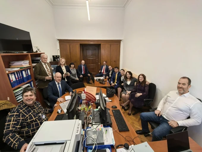 „Не сме за продан“, мисли Ивелин Михайлов - за задкулисието, фалшификациите, надеждата 5 2025 11 13 20.56.22