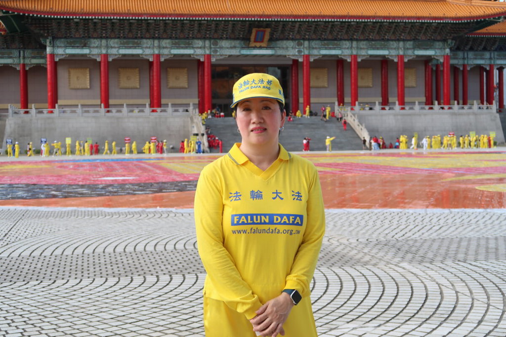 5000 последователи на Фалун Гонг се събраха за мащабна формация в Тайван 4 Чен Хуй на площад „Свобода