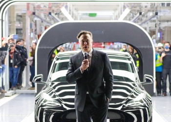 Акционерите на Tesla одобриха пакета за възнаграждение на Илон Мъск от 1 трилион долара 69 Акционерите на Tesla одобриха заплатата от 1 трилион долара на Илон Мъск