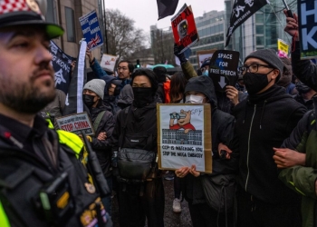 Американски законодатели настояват за отмяна на "супер посолството" на Китайската комунистическа партия в Лондон 65 Американски законодатели призовават за отказ на "супер посолството" на китайската компартия в Лондон