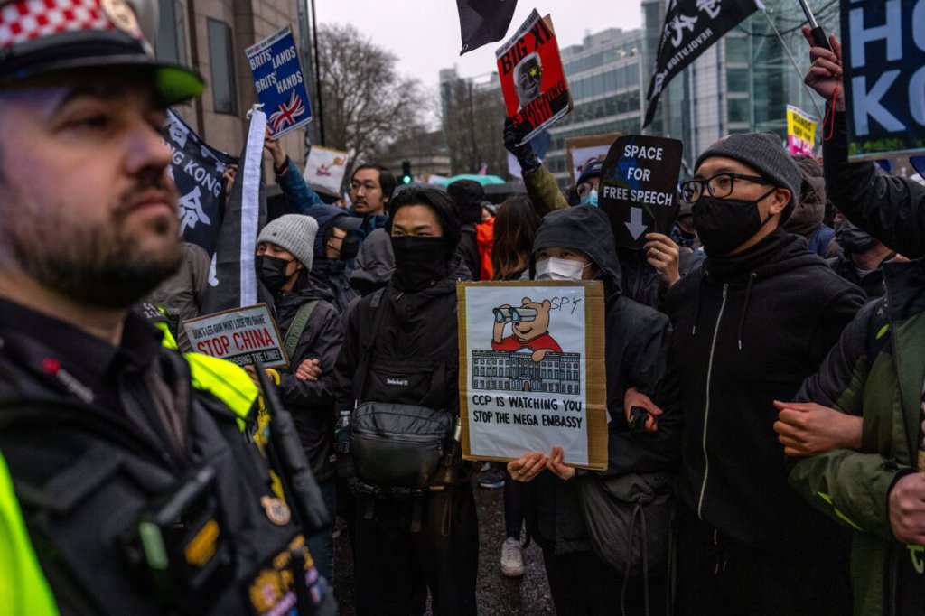 Американски законодатели призовават за отказ на "супер посолството" на китайската компартия в Лондон