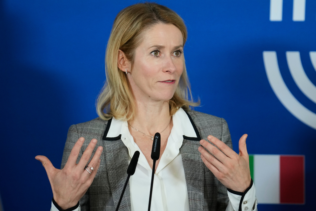 Върховният представител на ЕС по външните работи и политиката на сигурност и заместник-председател на ЕК Кая Калас на пресконференция след срещата на петимата министри на отбраната в Берлин, Германия, на 14 ноември 2025 г. (Ebrahim Noroozi/AP Photo)