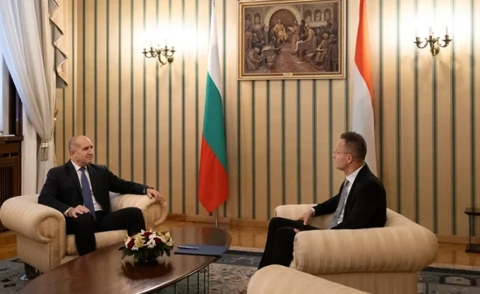 Румен Радев обсъди мира в Европа с унгарския външен министър Петер Сиярто 1 Румен Радев обсъди мира в Европа с унгарския външен министър Петер Сиярто