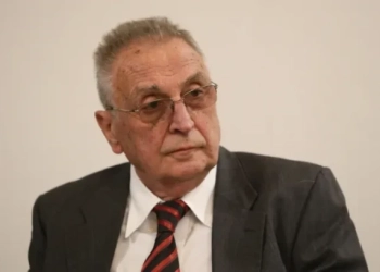 Физическа атака в Скопие срещу публициста Владо Перев, 80-годишен македонец с българско самосъзнание 1 Владимир Перев е работил в Македонската национална телевизия от 1968 до 2004 г., когато е уволнен заради пробългарските си позиции. Баща му Харалампи Перев е български офицер, служил в Българската армия и през двете световни войни. Снимка: БГНЕС