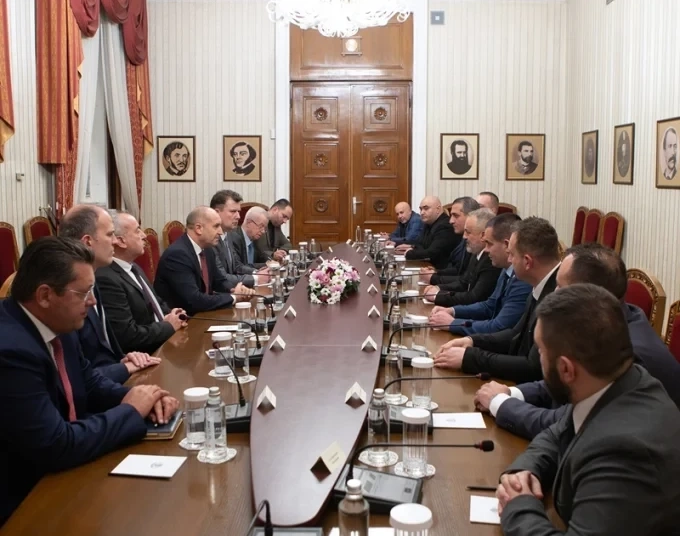 Българският президент се срещна с представители на българската общност в Македония 1 Българският президент се срещна с представители на българската общност в Македония