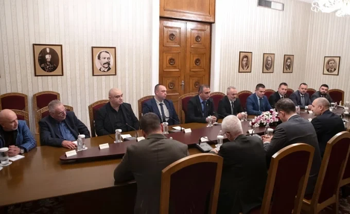 Българският президент се срещна с представители на българската общност в Македония 2 a20i5192