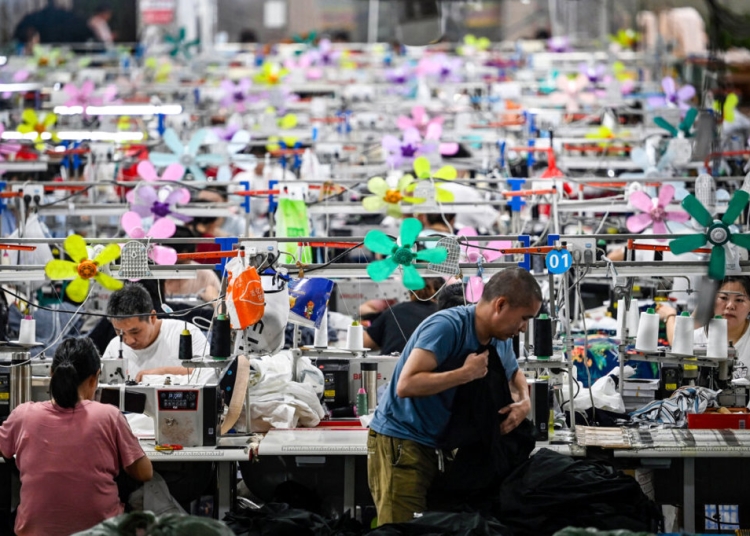 ЕС въведе мито от 3 евро върху евтините стоки от онлайн търговия, насоченo срещу китайските платформи 1 ЕС въведе тарифа от 3 евро за внос на стоки с ниска стойност от онлайн търговия, която се отнася предимно за китайски платформи