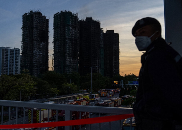 Арестуваха студент от Хонконг заради петиция за смъртоносния пожар 1 Хонконгски студент е арестуван заради петиция за фаталния пожар