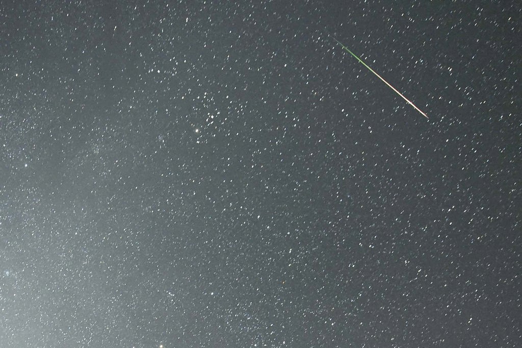 Един от най-впечатляващите метеоритни дъждове тази година ще открие 2026-та - ето какво трябва да знаете 32 Метеор пресича небето над Inspiration Point в националния парк Брайс Каньон, Юта. (Ethan Miller/Getty Images)