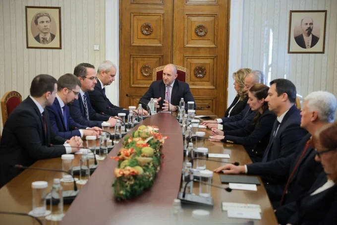 Седмица продължиха разговорите на президента Румен Радев с парламентарно представените девет партии 3 pho 0377