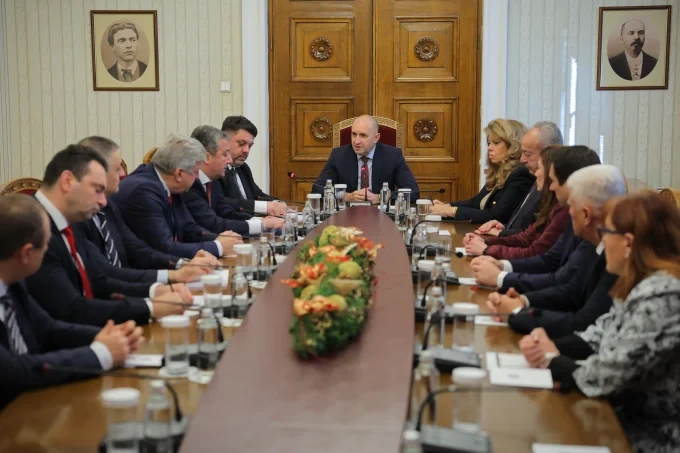 Седмица продължиха разговорите на президента Румен Радев с парламентарно представените девет партии 5 pho 0872