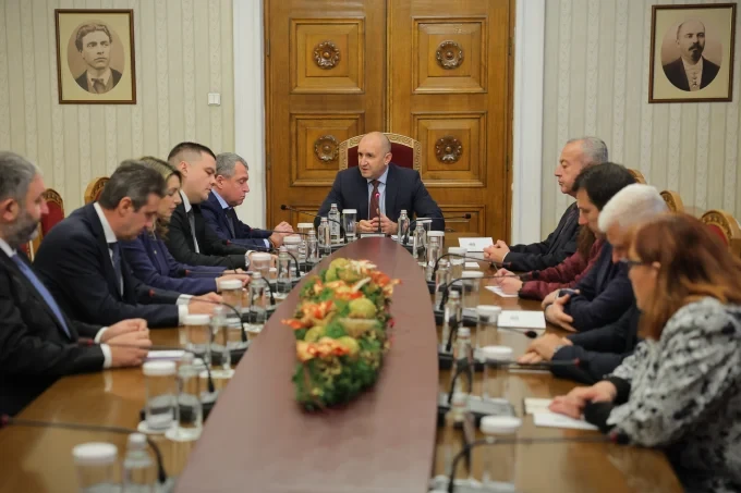 Седмица продължиха разговорите на президента Румен Радев с парламентарно представените девет партии 6 pho 1116