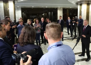 Владимир Путин: Ако Украйна продължи да пиратства, може да остане без излаз на море 1 Президентът на Руската федерация Владимир Путин отговаря на журналистически въпроси в Кремъл преди срещата си със Стив Уитков на 2-ри декември 2025 г.