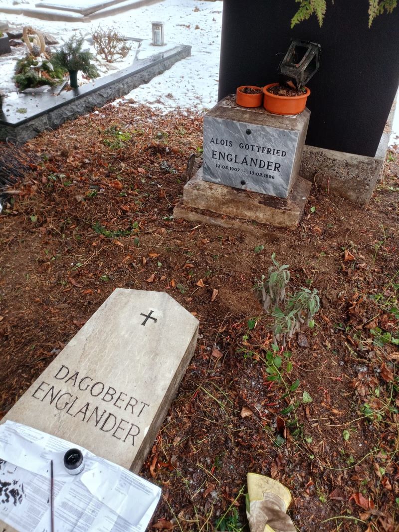 Иван Тренев и Николай Тончев възстановяват гроба на капитана на кораба „Радецки“ 3 10bd2be9-e9d9-4f75-b6a9-0a61cf533129.jpg