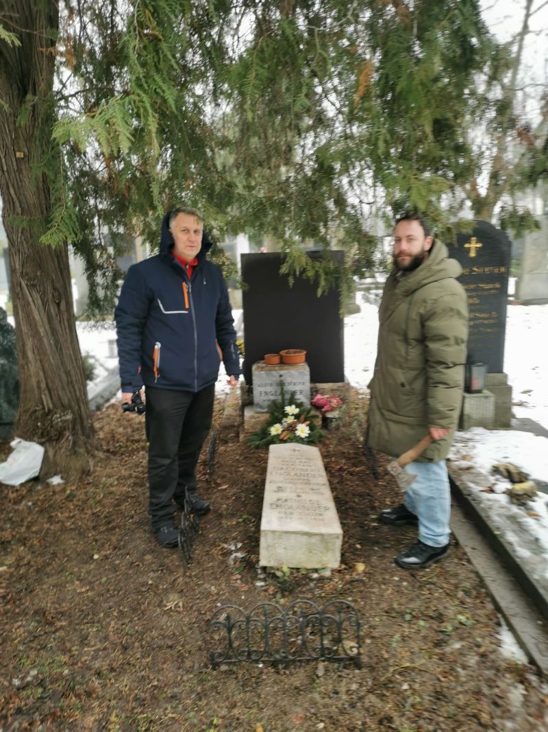 Иван Тренев и Николай Тончев възстановяват гроба на капитана на кораба „Радецки“ 4 29513aab-1708-410f-9a40-f748b7558639.jpg