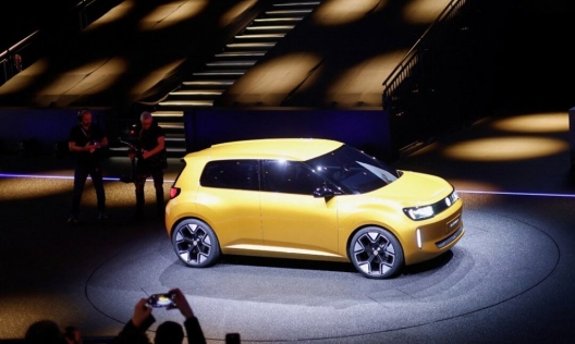 Електромобилите за първи път надминаха бензиновите коли по продажби в ЕС 29 Електромобилите за първи път изпреварват бензиновите автомобили по продажби в ЕС