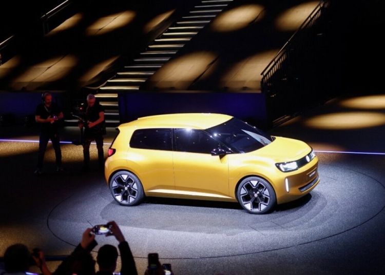 Електромобилите за първи път надминаха бензиновите коли по продажби в ЕС 1 Електромобилите за първи път изпреварват бензиновите автомобили по продажби в ЕС