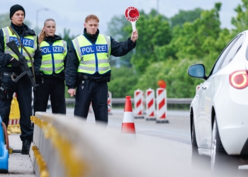 ЕС представи 5-годишна стратегия за борба с незаконната имиграция и реформа на граничния контрол 5 ЕС представи петгодишна стратегия за борба с незаконната имиграция и реформа на управлението на границите