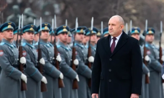 Тържествена Света литургия и благославяне на бойните знамена за Богоявление