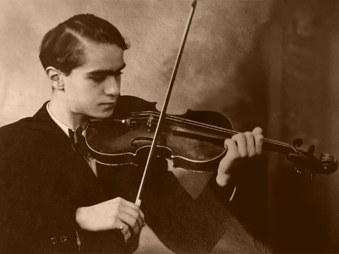 Сравняват Васко Абаджиев с Моцарт, заради ранно проявилия се негов талант. На 9 години той вече има диплом от Консерваторията. Снимка: БНР