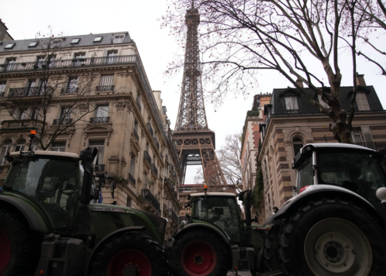 Фермери от Франция и Гърция блокираха улиците в протест срещу търговското споразумение между ЕС и Меркосур