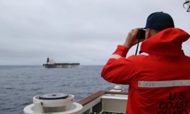 Американската армия съобщи за задържането на два петролни танкера, свързани с Венецуела 1 Американската армия съобщи, че е заплени два петролни танкера, свързани с Венецуела