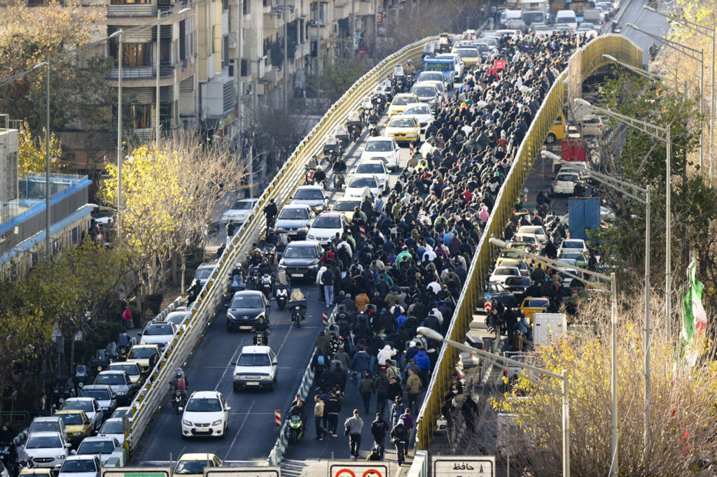 Тръмп обеща да се намеси, ако Иран убива протестиращи