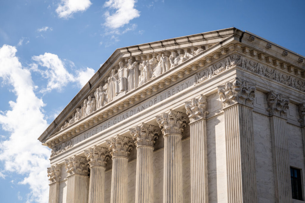 Върховният съд отмени глобалните мита на Тръмп с историческо решение