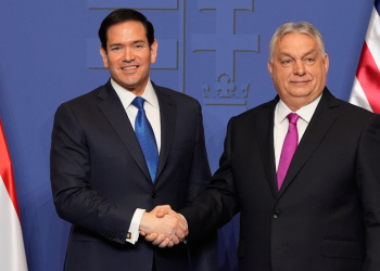 Марк Рубио подписа споразумение за гражданска ядрена енергия с Унгария 5 Държавният секретар на САЩ Марко Рубио (вляво) и унгарският министър-председател Виктор Орбан (вдясно) си стиснаха ръце след пресконференция в Будапеща, Унгария, на 16 февруари 2026 г. (Алекс Брандон/Pool/AP Photo)