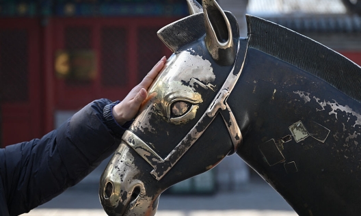 В Китай по-тихото празнуване на Лунната Нова година отрази икономическите трудности и неувереността