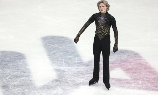 Американският фигурист Малинин падна два пъти в свободната програма и се сви до 8-мо място, докато Шайдоров от Казахстан спечели олимпийското злато