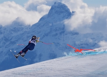 Линдзи Вон се възстановява след падането 5 Линдзи Вон си счупи крака при падане в спускането на Зимните олимпийски игри, състоянието ѝ е стабилно след операцията