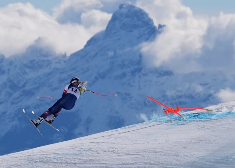 Линдзи Вон си счупи крака при падане в спускането на Зимните олимпийски игри, състоянието ѝ е стабилно след операцията