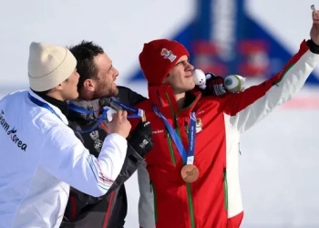 Бронзовият медалист от Зимните олимпийски игри Тервел Замфиров се завърна в България 6 Тервел Замфиров с Бенямин Карл от Австрия (злато) и Ким Сан-гюм от Южна Корея (сребро) триумфират на Зимните олимпийски игри Милано-Кортина 2026.