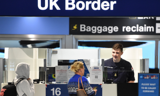 Великобритания въвежда изискване за електронно разрешение за пътуване за чуждестранни посетители