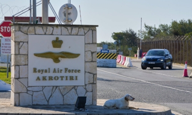 Кипър твърди, че Великобритания не прави достатъчно за защитата му от ирански атаки 1 Кипър заяви, че Великобритания не прави достатъчно, за да го защити от ирански атаки