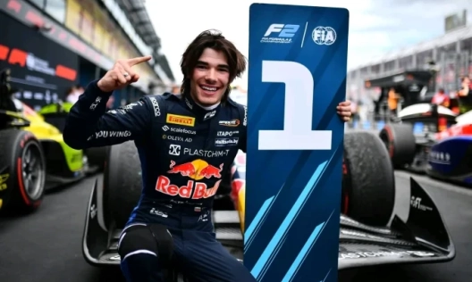 Никола Цолов спечели своята първа победа във Формула 2