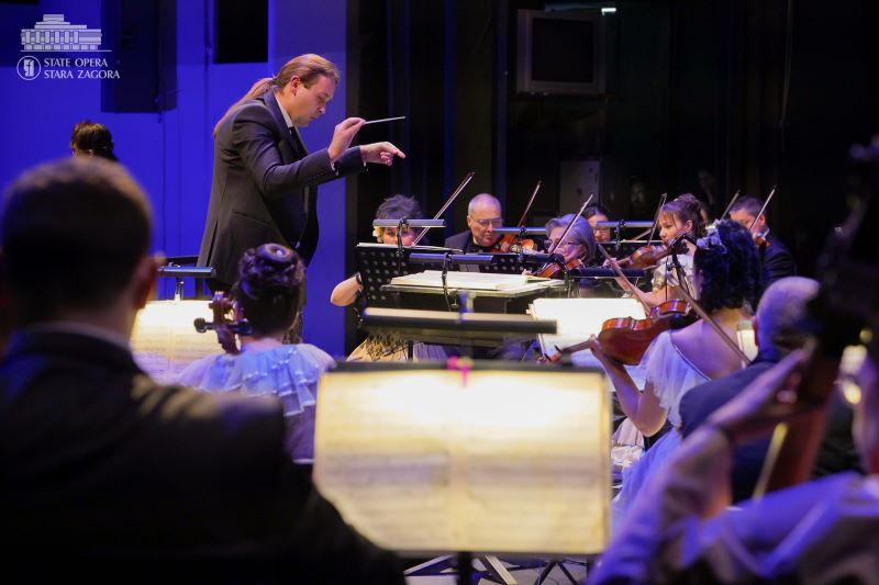 Пролетен бал в Старозагорската опера 3 3e30d8c9-3e10-42d2-8a08-92438af837fd.jpg