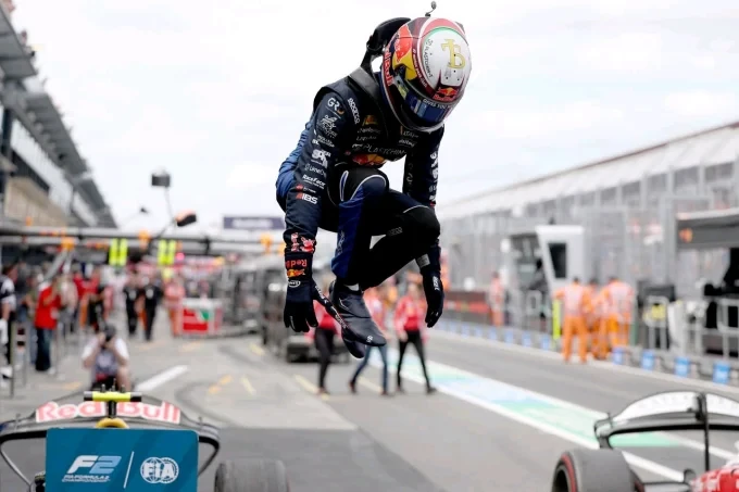 Никола Цолов спечели своята първа победа във Формула 2 3 4