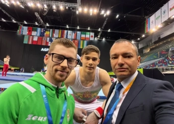 Давид Иванов триумфира със злато на Световната купа по спортна гимнастика в Баку 3 Давид Иванов (в средата) по време на Световната купа по спортна гимнастика в Баку, Азербайджан (Снимка: Българска федерация по гимнастика)