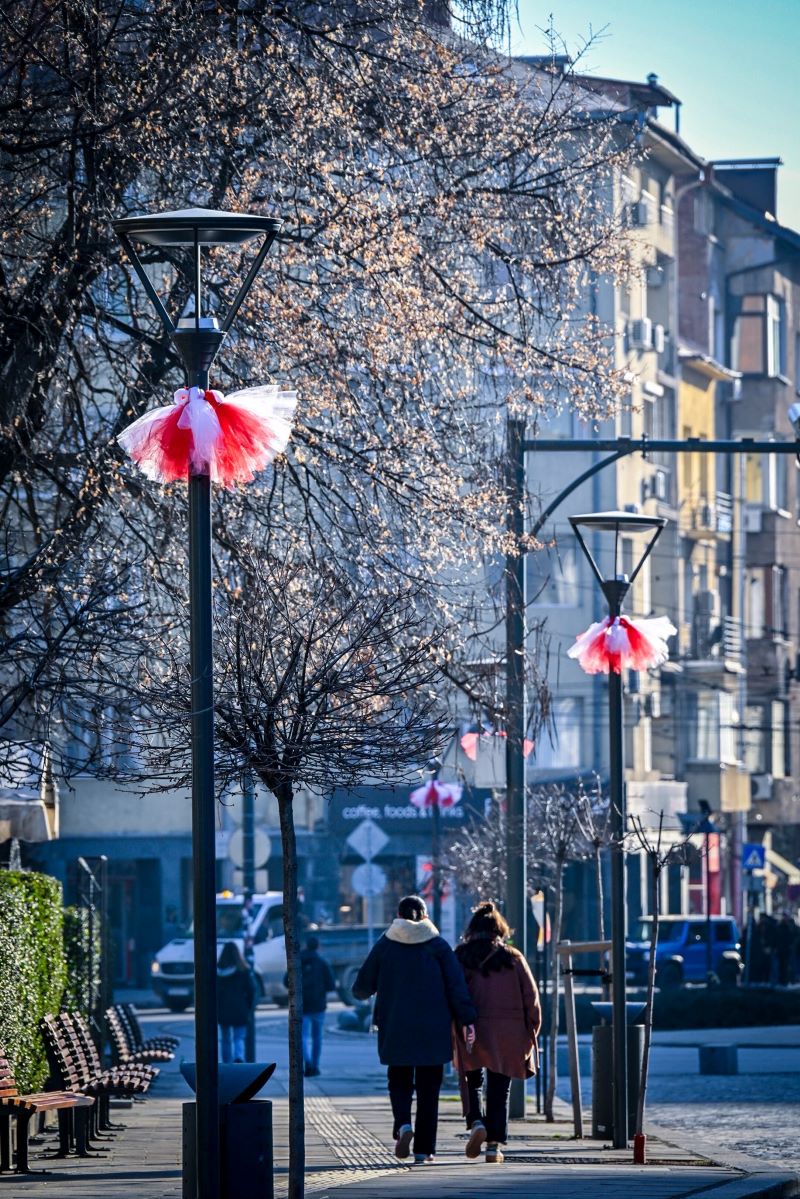 Ученици и студенти украсиха София с мартеници 4 7c8332b0-6f42-421d-acf6-7202740a9508.jpg