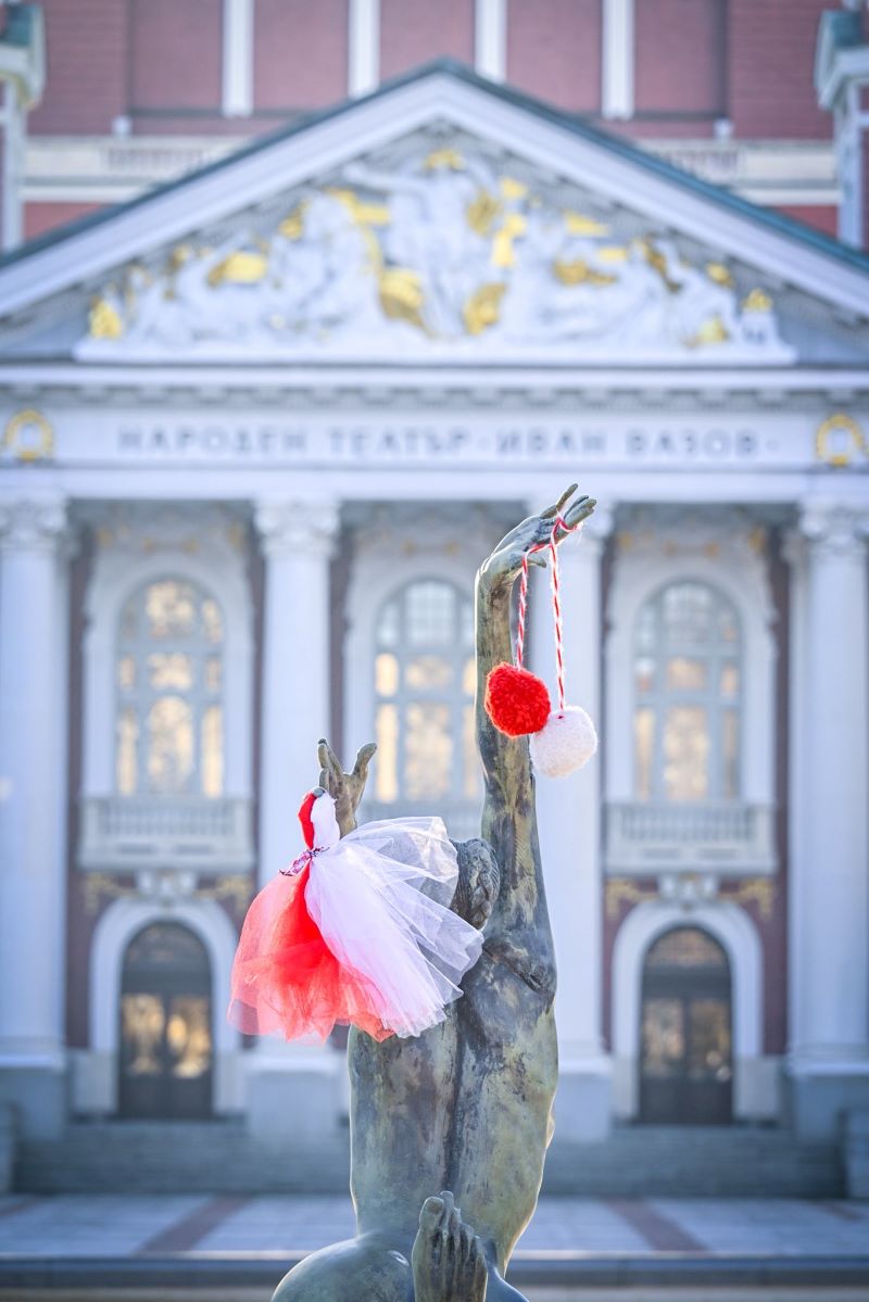 Ученици и студенти украсиха София с мартеници 2 bb6d8894-a5fd-4317-a9bd-da18534dec9e.jpg