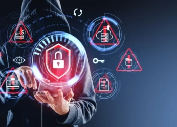 САЩ, Германия и Канада разбиха ботнет мрежи, заразили милиони устройства 5 Ботнет се нарича и зловреден софтуер, който хакерите използват за провеждане на DOS-атаки (отказ на услуга) срещу системи, свързани с интернет. Ботнетът използва роботи и мрежи, за да формира група от уязвими услуги, които се опитват да пробият защитния слой, за да получат достъп до данните на приложението. Той използва различни методи, като фалшиви имейли със спам връзки, фалшив интернет трафик и изскачащи реклами.