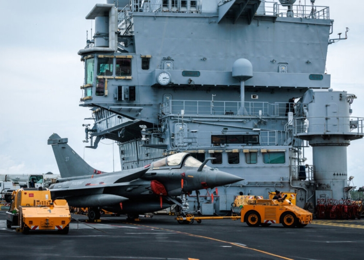 Франция изпраща ядрен самолетоносач в Средиземно море: Макрон