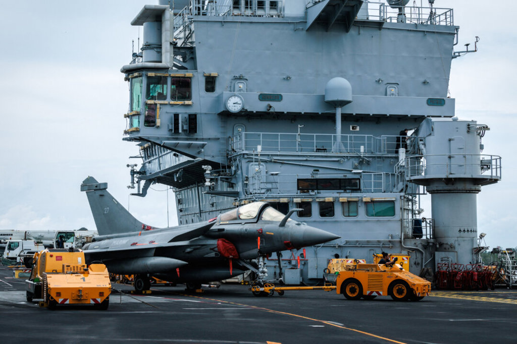 Франция изпраща ядрен самолетоносач в Средиземно море: Макрон