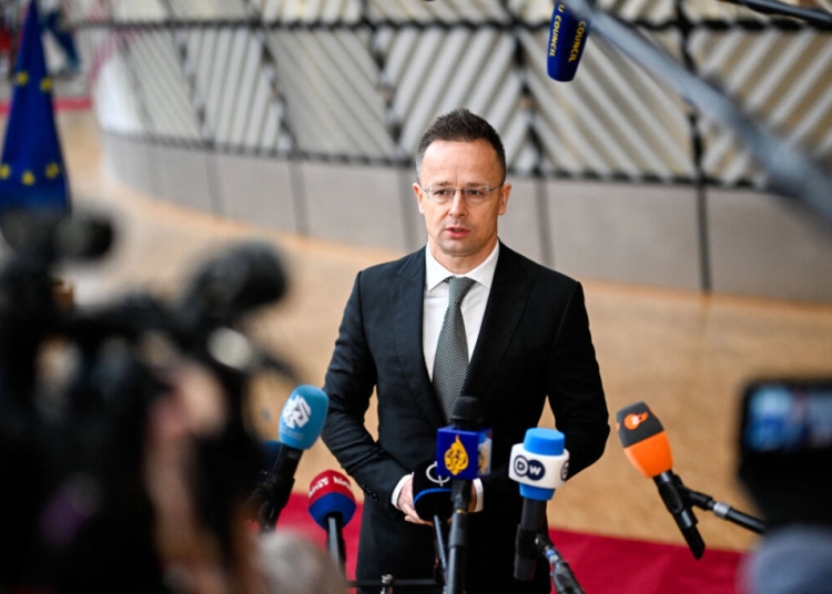 Унгария предизвика скандал с Киев, след като конфискува 81 милиона долара в брой и злато и задържа седем украинци