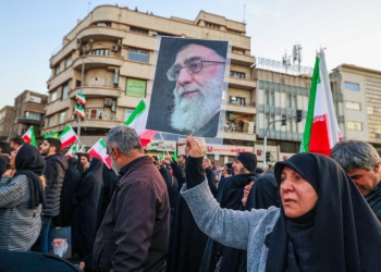 Въздушна атака удари сградата на иранския съвет, отговорен за избора на наследник на Хаменей 3 Въздушни удари удариха сградата на иранския съвет, отговорен за избора на наследник на Хаменеи