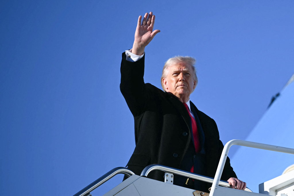 Тръмп намеква за възможни военни действия срещу Куба 10 Тръмп Намеква за Възможни Военни Действия срещу Куба